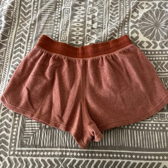 FEAT blanketblend shorts - Like New - Picture 4 of 4
